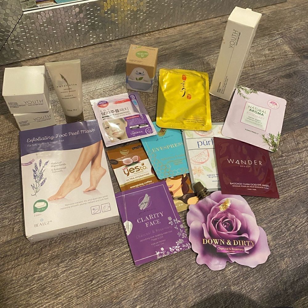 Mixed bundle of facial masks in tote and carry case